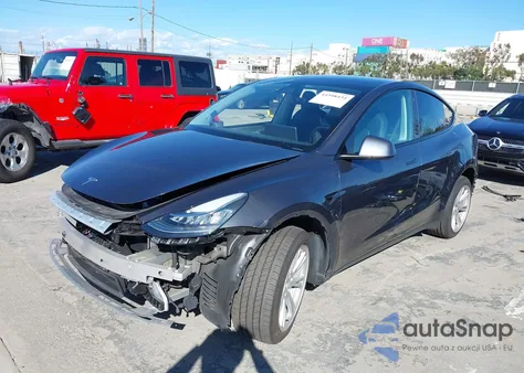 2022 Tesla Model Y Long Range Dual Motor All-Wheel Drive z USA, uszkodzony, nr VIN 7SAYGDEE8NF341622